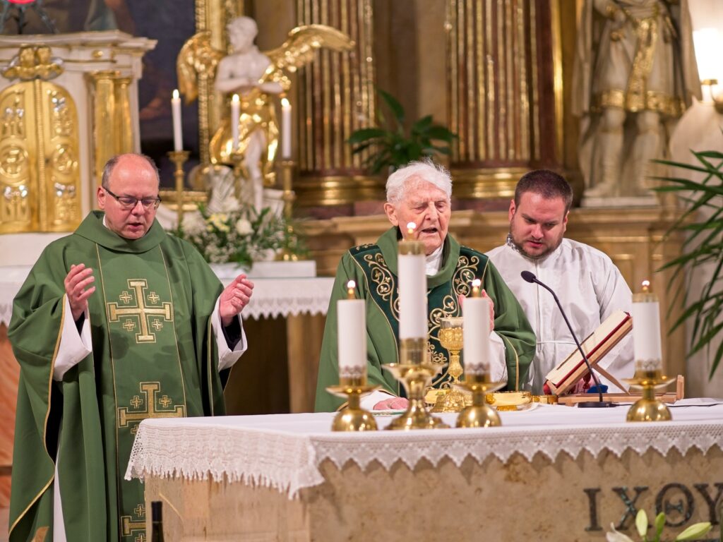 Emeritný trnavský arcibiskup oslávil životné jubileum aj vo farnosti Sereď